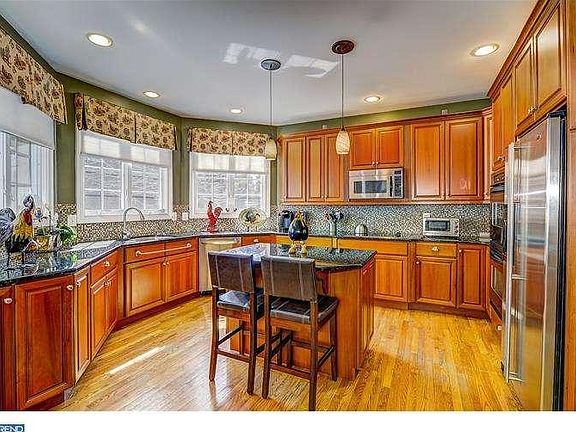 5th image of 7 Berkshire Ct