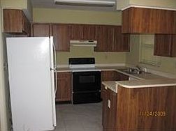 4th image of 13924 Henson Cir
