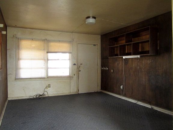 2nd image of 3511 Fairmount Dr