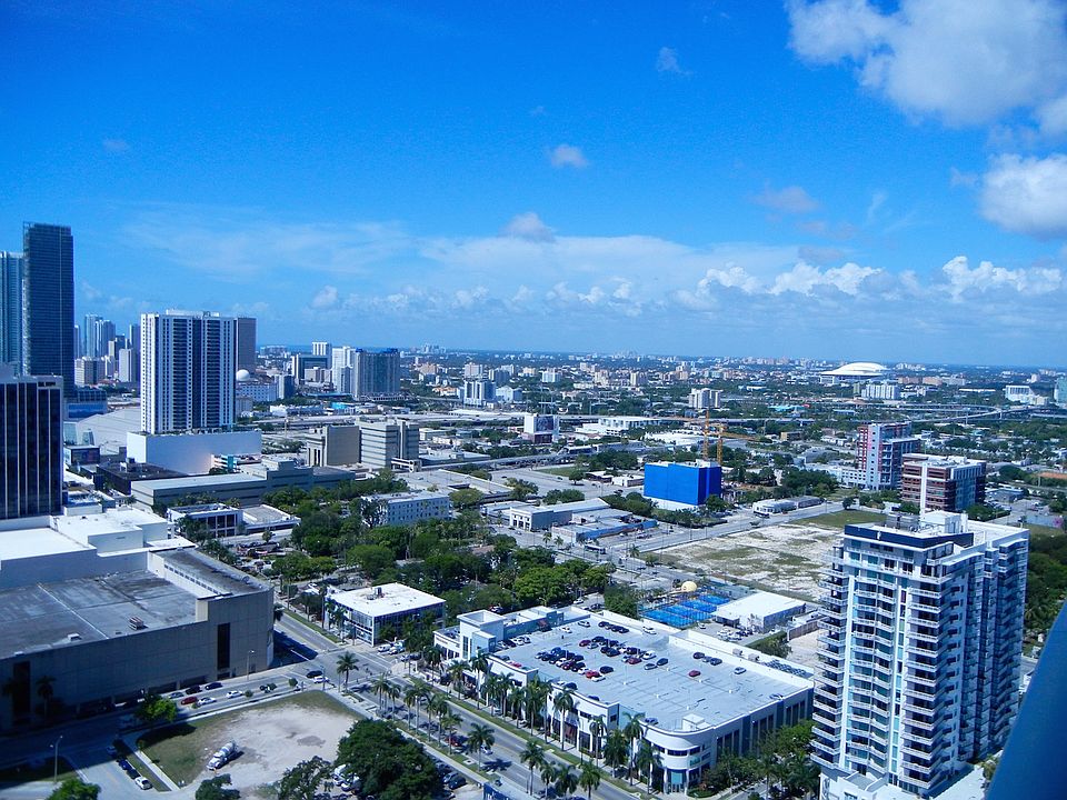 1st image of 1900 N Bayshore Dr APT 3319