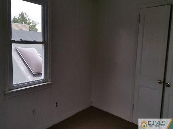 4th image of 745 Donald Ave