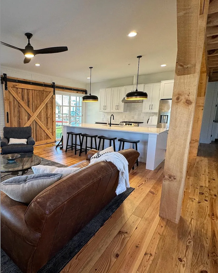 2430 Emerald Pl — Photo 1