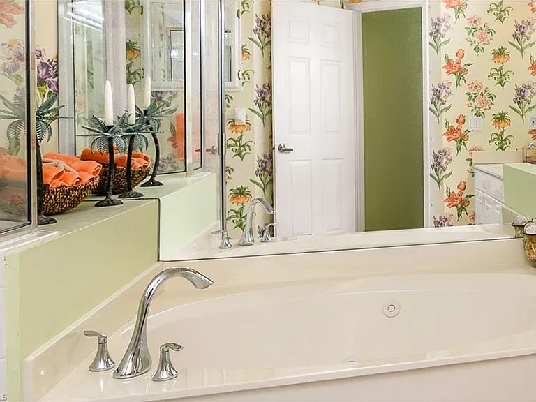 1000 L Ambiance Cir #201 — Photo 11