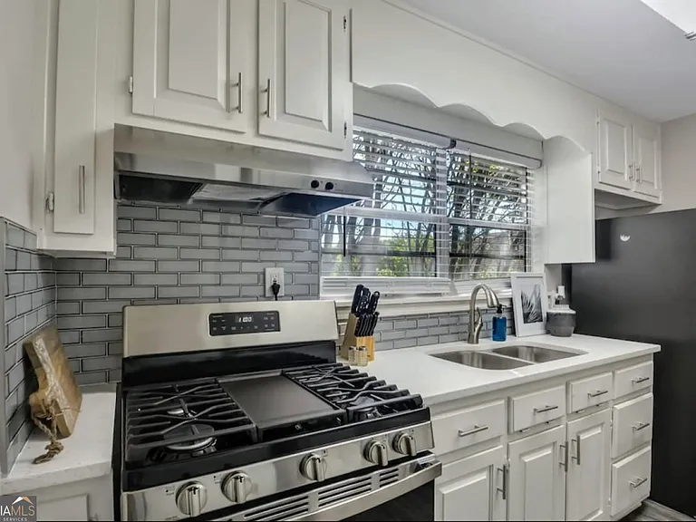 50 Oak St — Photo 4