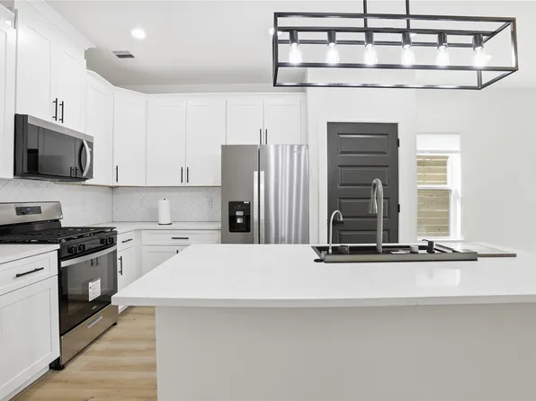 712 Delano St #A, Houston, TX 77003