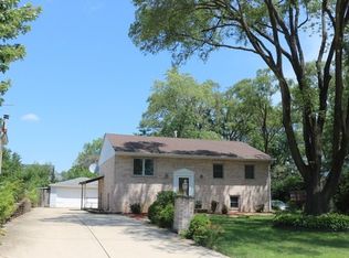 2564 Forest Glen Pkwy, Woodridge, IL 60517