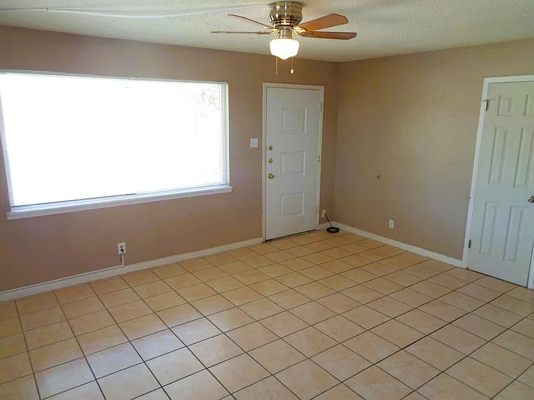 8724 Polaris St — Photo 4