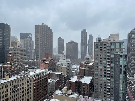 Rented by New York City Moves Team LLC | media 54