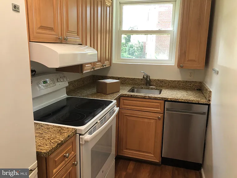 3049 Patrick Henry Dr #201 — Photo 3