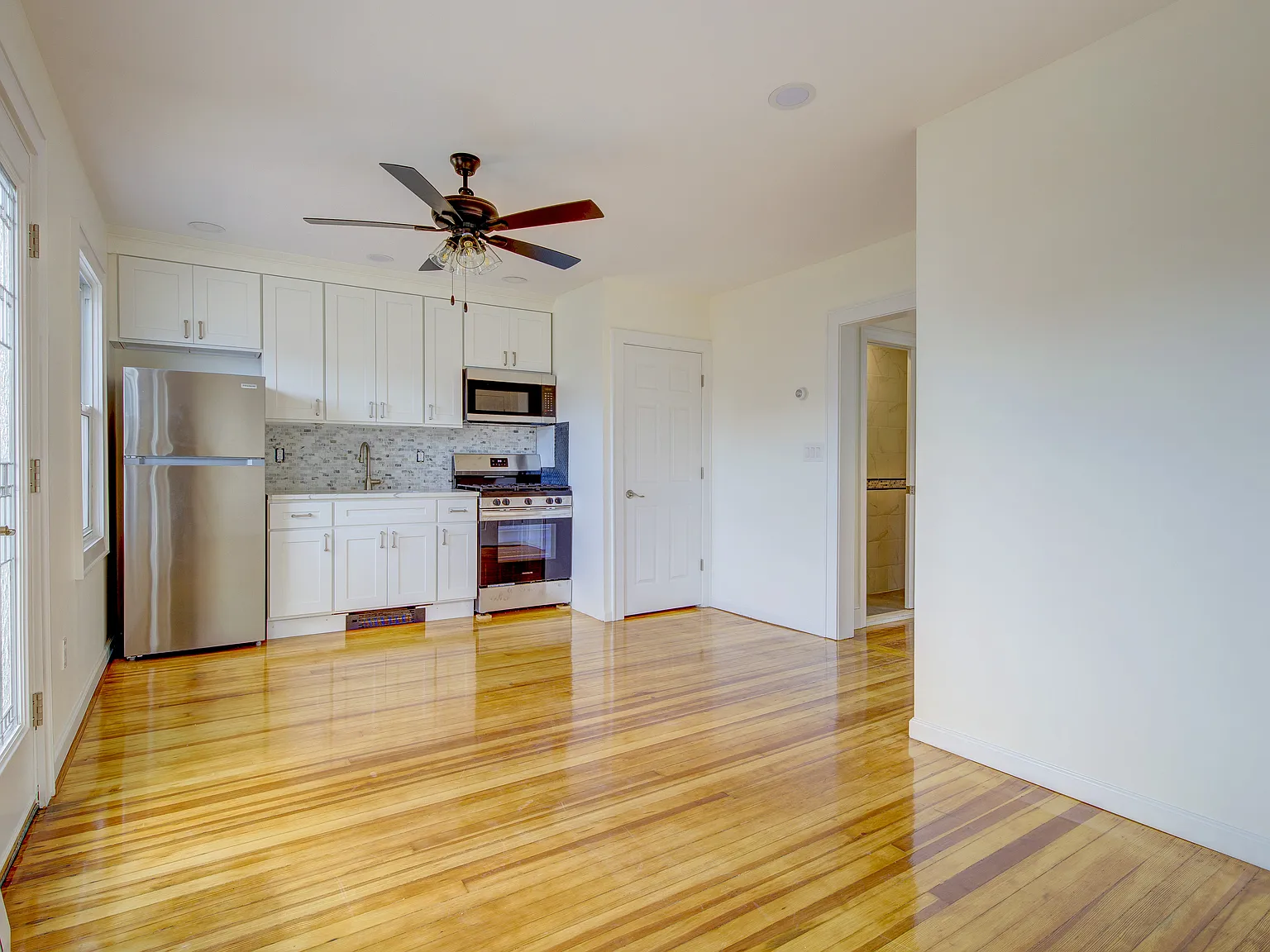 2 bed, $3,700 — Photo 4