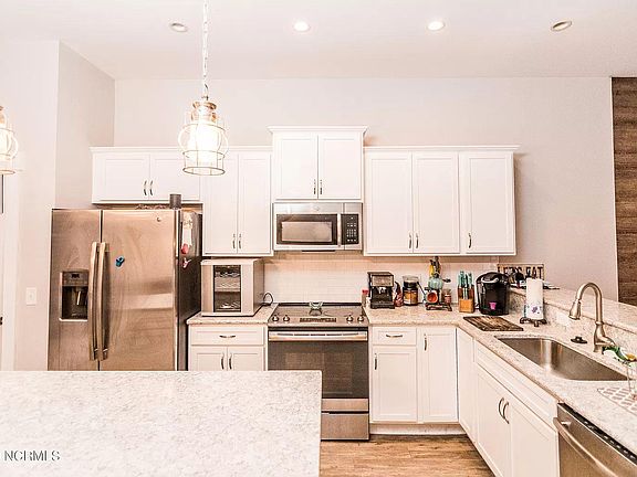4th image of 3661 Watch Hill Way