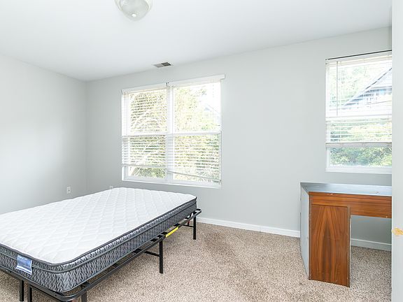 5th image of 402 Koch Ave