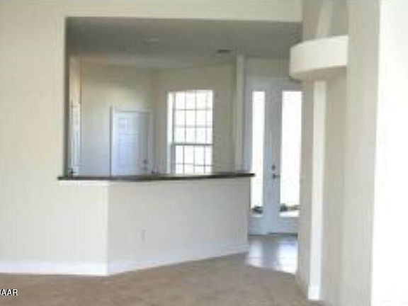3rd image of 208 Bauer Cir
