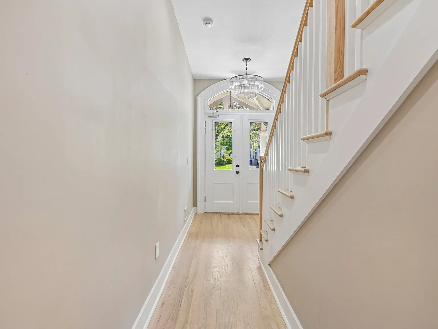 3 bed, 2100 sqft, $5,000 — Photo 2