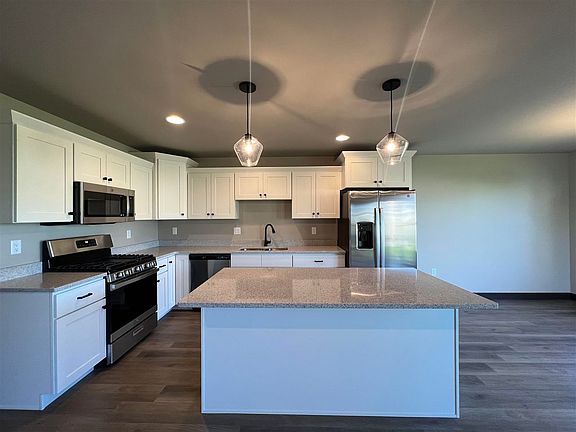 5th image of 627 Creekside Dr