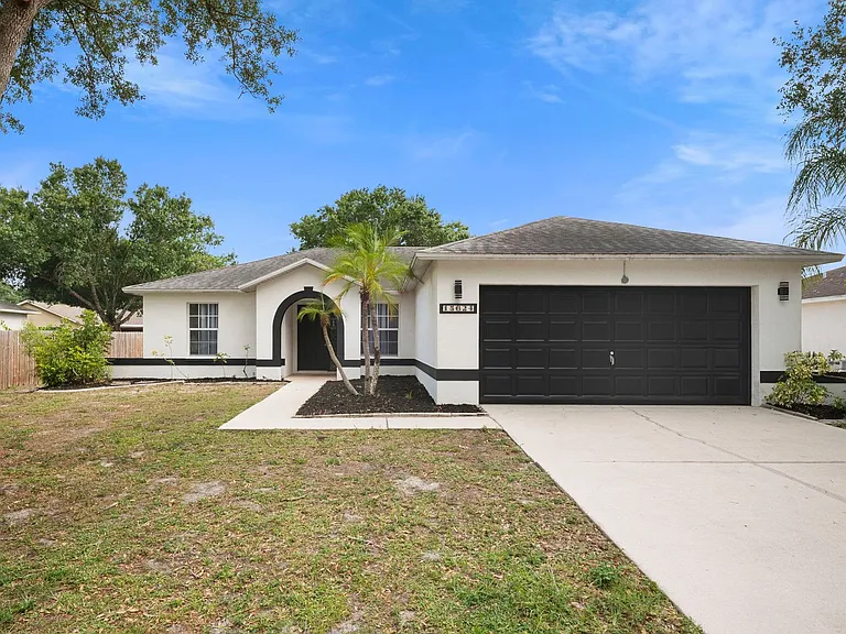15624 Sunny Crest Ln — Photo 1