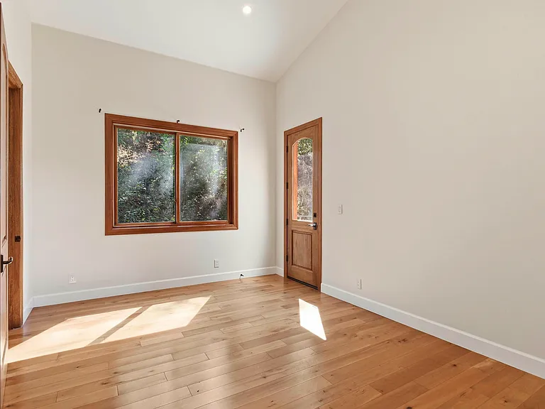 3911 Pepper Tree Ct — Photo 49