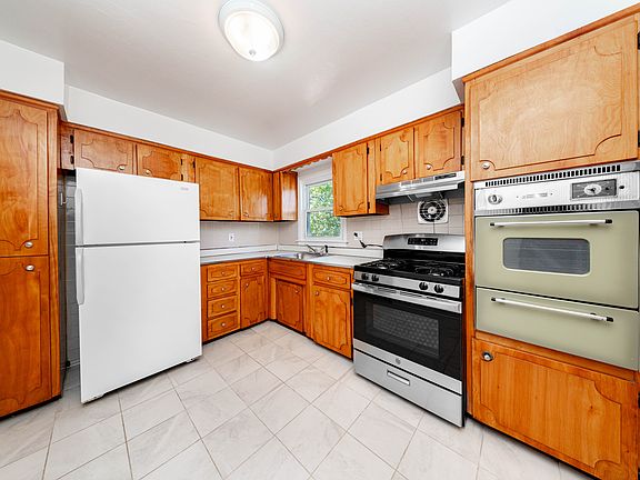 4th image of 2253 76th St #3