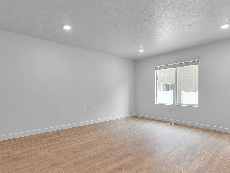 651 N 1850 E — Photo 11