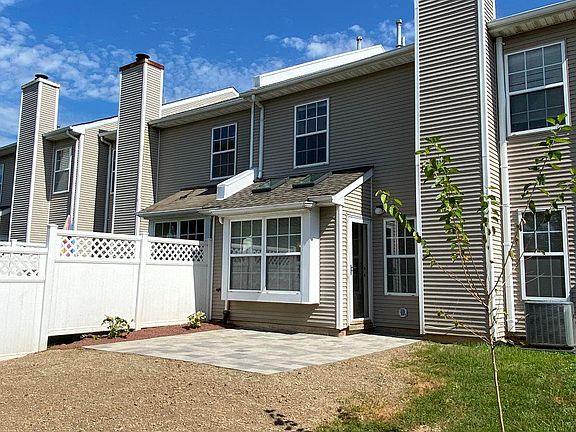 2nd image of 42 Honey Locust Ln