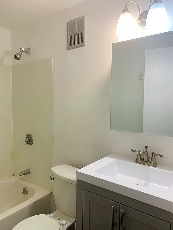 1 bed, 550 sqft, $1,900 — Photo 3