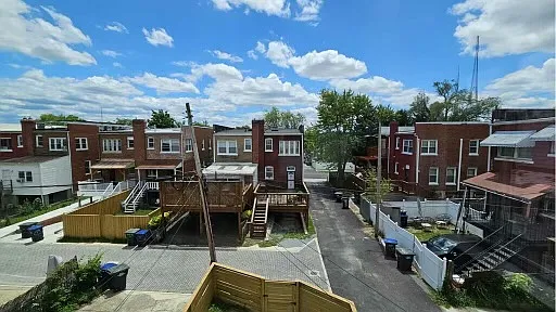 618 Tewkesbury Pl NW — Photo 3