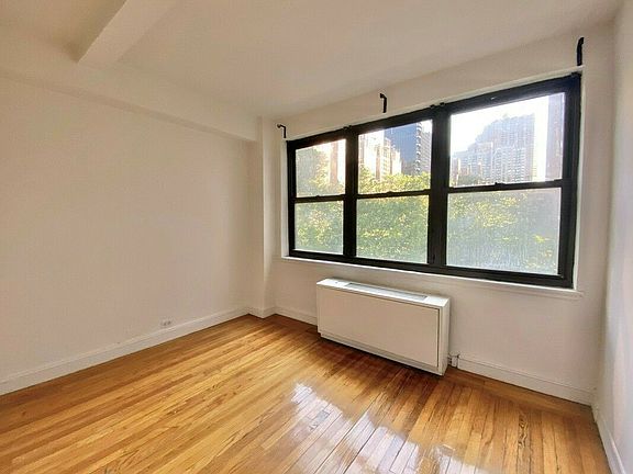 4th image of 330 E 43rd St APT 804
