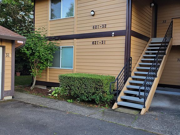 3rd image of 621SE121AV E St #32