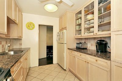 3rd image of 3935 Blackstone Ave APT 4B