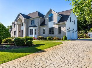 421 Mohawk Rd, Raynham, MA 02767