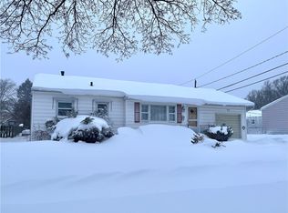 77 Lyncrest Dr, Rochester, NY 14616