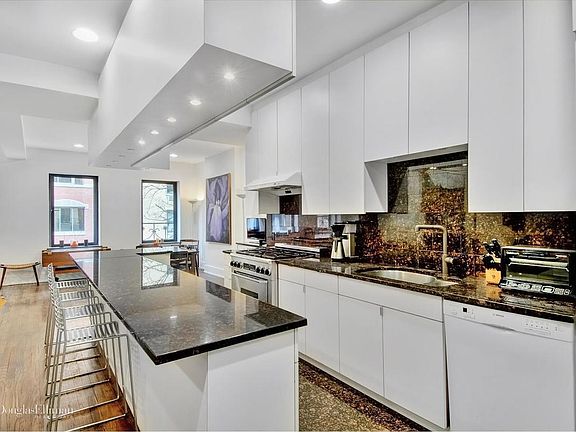 3rd image of 410 E 73rd St APT 2