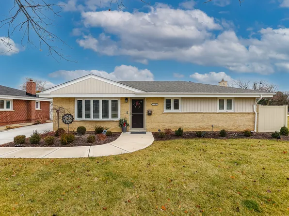 6107 Hawthorne St, Rosemont, IL 60018