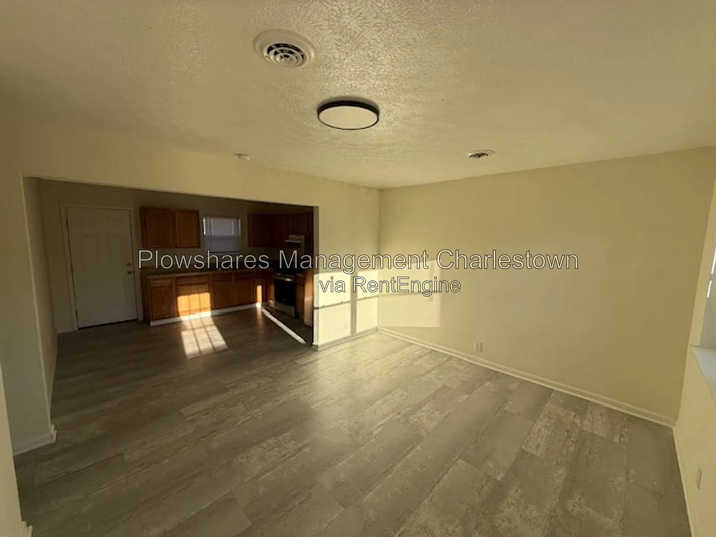 3 bed, 1.0 bath, 980 sqft, $1,295 — Photo 3