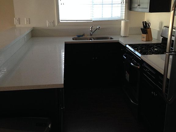 3rd image of 1219 Larrabee St