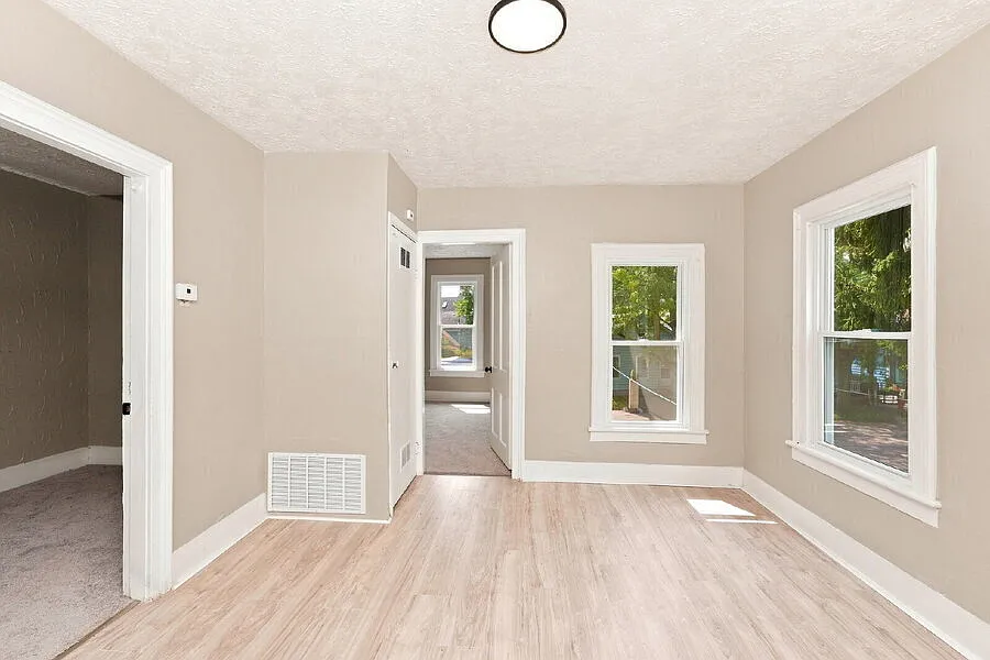 2-Bedroom Upper Duplex Unit with Essential Appliances in Cleveland (Welcome Section 8) — Photo 2