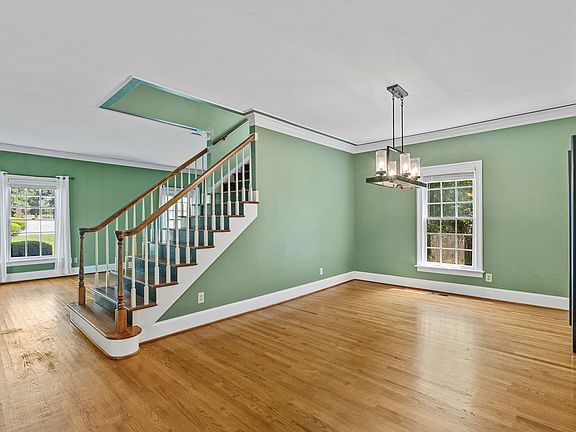 4th image of 710 Woodcreek Ct