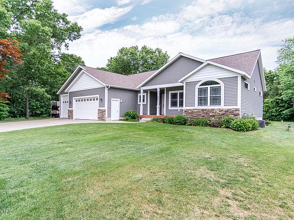 3rd image of 3898 Degraves Ct