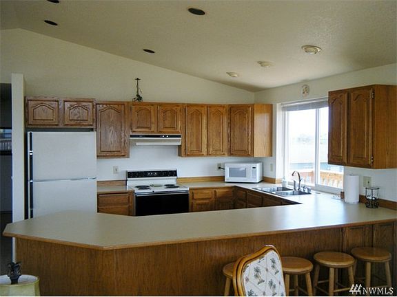 4th image of 1248 Ocean Shores Blvd