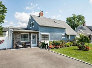 344 Blacksmith Rd W, Levittown, NY 11756