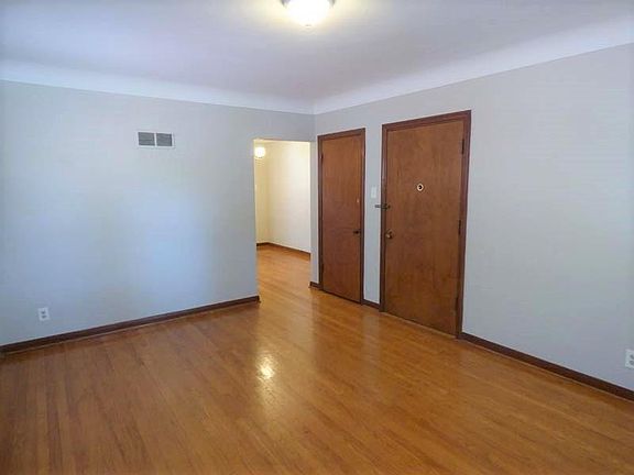 4th image of 5210 Jamieson Ave APT 2N
