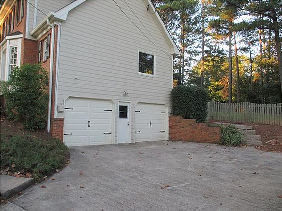 5th image of 2435 Stockton Dr