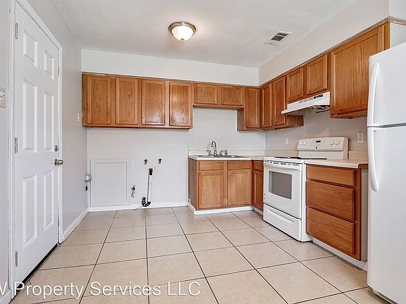 5th image of 2417 Octavia Dr