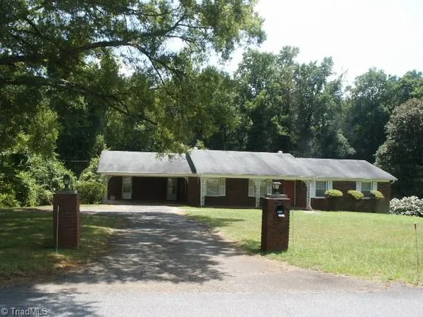 217 Starmount Dr, Statesville, NC 28677