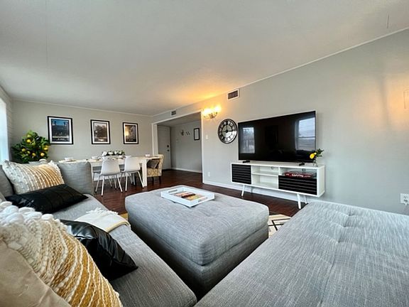 3rd image of 4912-4924 Hampton Ave #4922