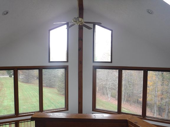 5th image of 111 Pecan Ln