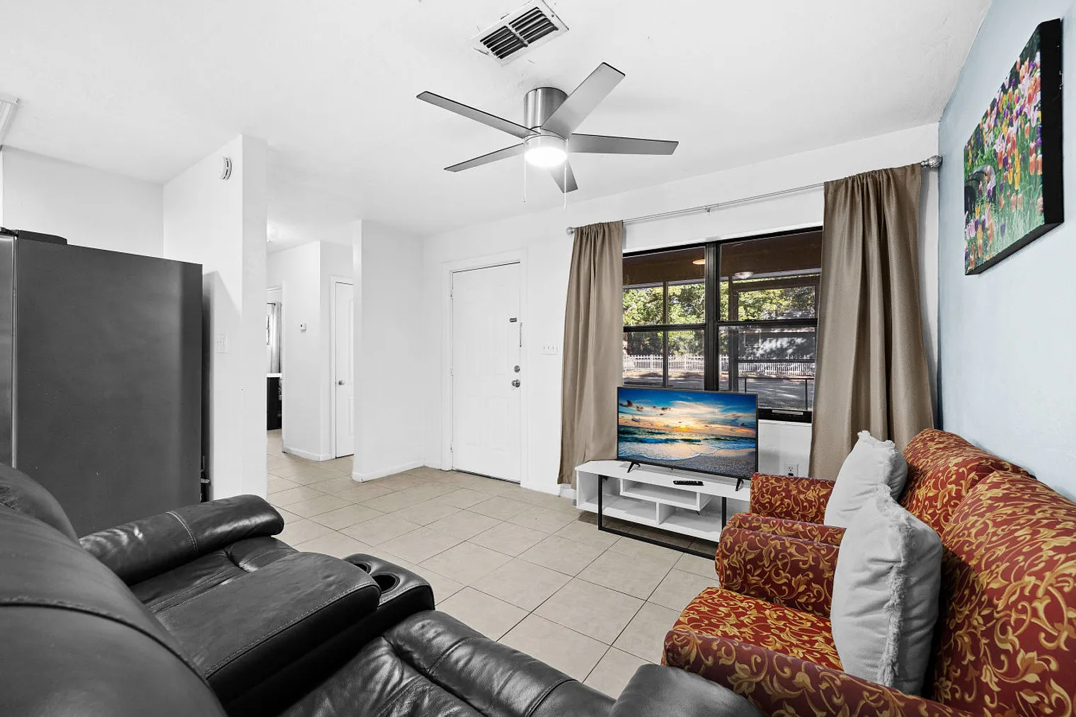 2 bed, 1.0 bath, 990 sqft, $3,212 — Photo 1