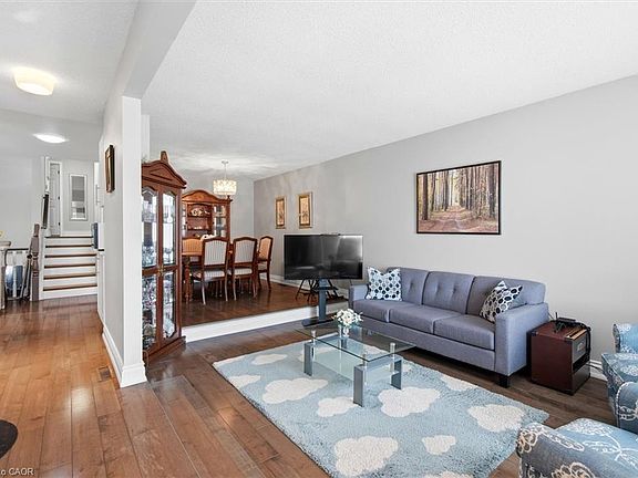 5th image of 40 Lyton Cres