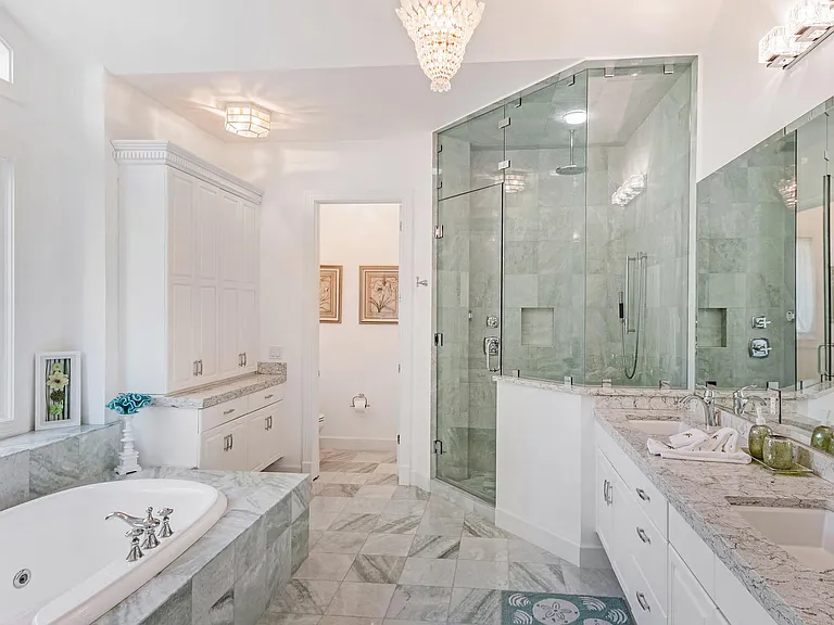 2540 Half Moon Walk — Photo 26