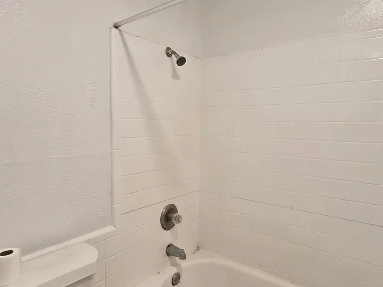 Tradewinds Condominiums — Photo 28
